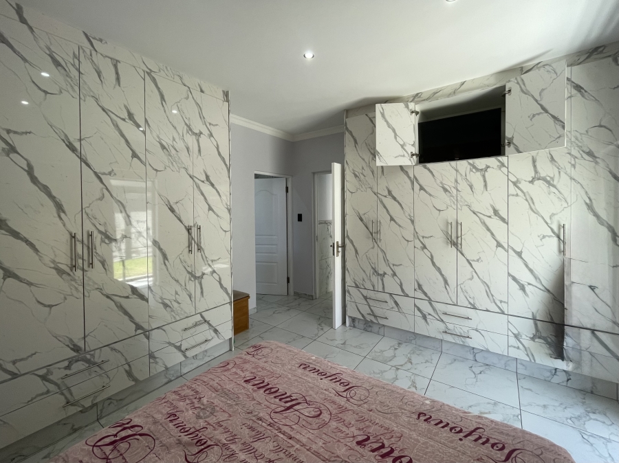 4 Bedroom Property for Sale in Country Club Western Cape